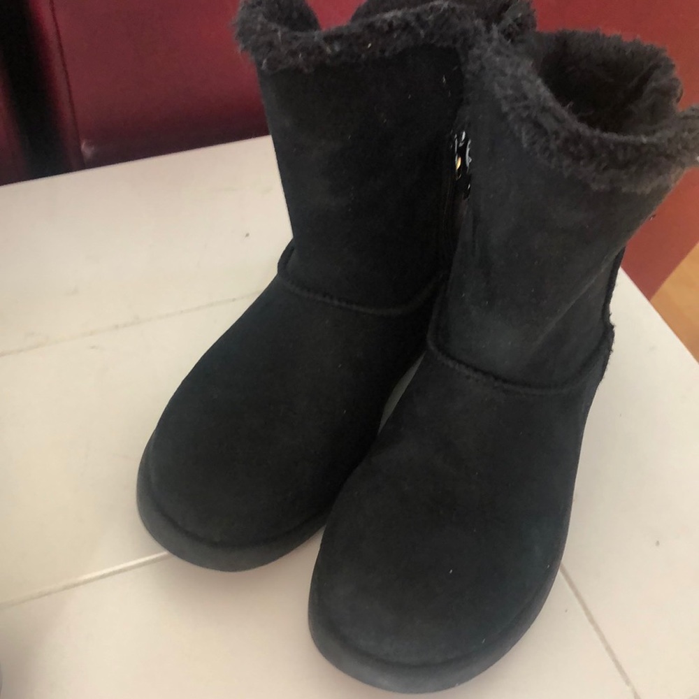 2 pairs of shoes size 1